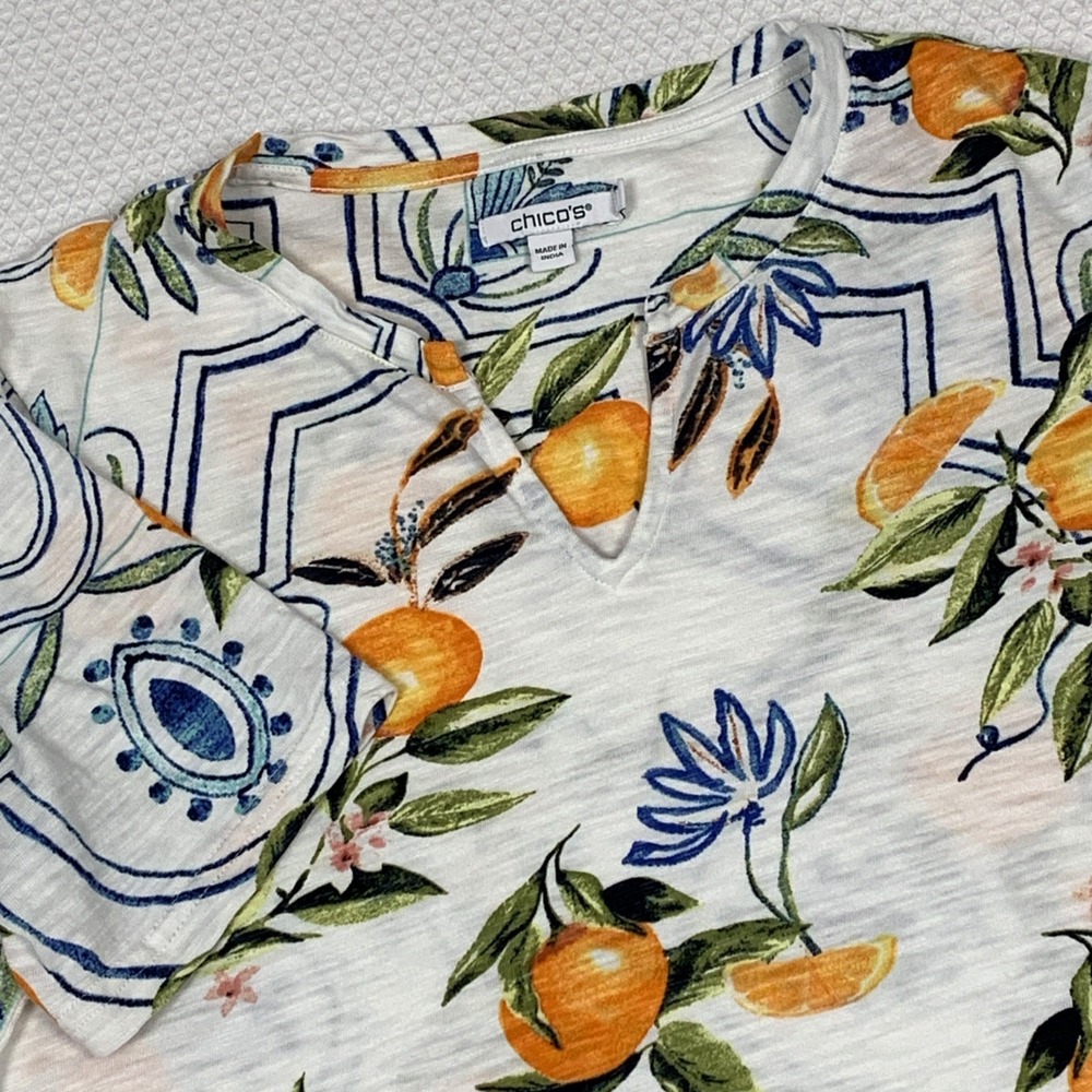 Chicos Orange Citrus Tile Print Slub Knit Top Size 0 Small Short Sleeve V Neck